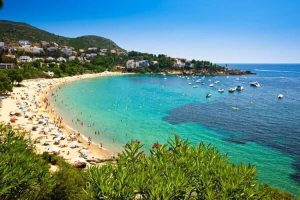 Lee más sobre el artículo 16 playas y calas para un verano inolvidable en Roses