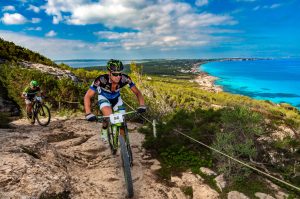Lee más sobre el artículo Una vuelta cicloturista para disfrutar Formentera en BTT