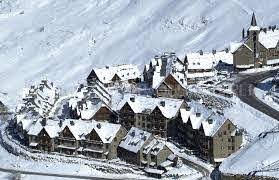 Lee más sobre el artículo 4 rincones en la nieve para desconectar mientras esquías