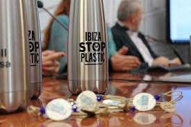 Lee más sobre el artículo Turismo de Ibiza presenta su campaña «Ibiza Stop Plastic»
