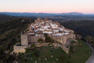 Lee más sobre el artículo Castellar de la Frontera es proclamado como uno de Los Pueblos más Bonitos de España