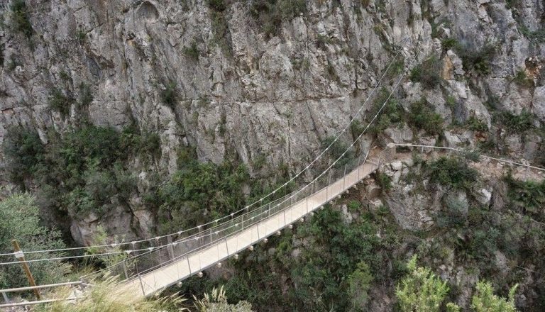 Lee más sobre el artículo RUTA POR LOS CAÑONES DEL TURIA Y LOS PUENTES COLGANTES DE CHULILLA