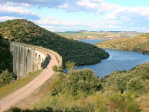 Lee más sobre el artículo Pedalear por la vía verde de la Jara, Toledo
