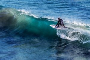 Lee más sobre el artículo Surfea en las interminables olas del Algarve