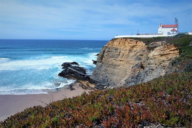Lee más sobre el artículo Ruta Vicentina: senderismo de prestigio en la costa de Alentejo