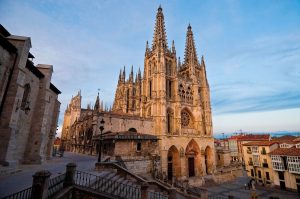 Lee más sobre el artículo Grupo Viajabien viaja por toda España con «La Vuelta de las Catedrales»