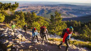 Lee más sobre el artículo Escalada, parapente biplaza y rutas en 4×4 para romper con la rutina