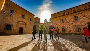 Lee más sobre el artículo Senderismo en la provincia de Cáceres. Viajar entre dehesas, valles y sierras