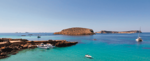 Lee más sobre el artículo Ibiza: una isla sobre dos ruedas