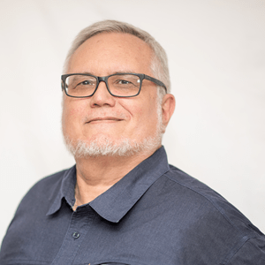 Lee más sobre el artículo Águilas – Entrevista con Ginés Desiderio Navarro