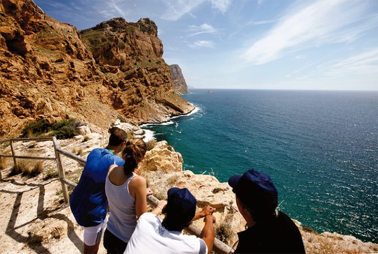Lee más sobre el artículo BENIDORM – Naturaleza y Actividades al Aire Libre para el Viajero Responsable
