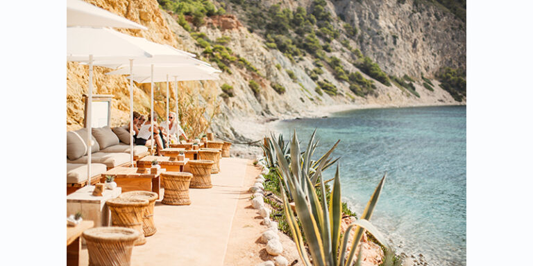 Lee más sobre el artículo LOS PLACERES GASTRONÓMICOS QUE AGUARDAN EN SANTA EULARIA DES RIU