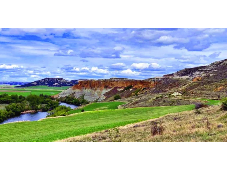 Lee más sobre el artículo Provincia de Valladolid al natural: un viaje por sus oasis, ríos y paisajes de colores